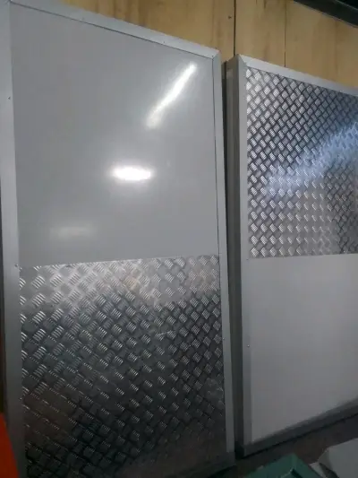 Puerta camara de Paneles metálicos con diseño - miniatura 2