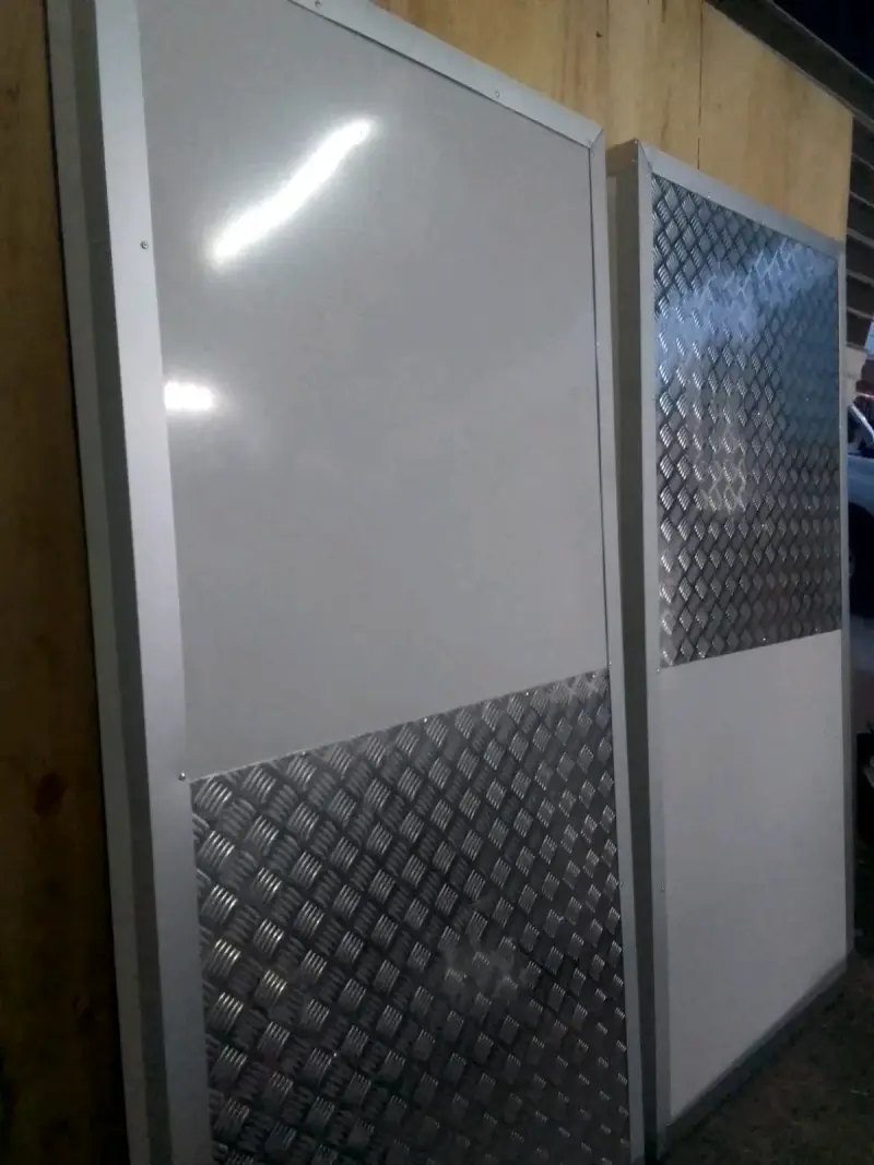 Puerta camara de Paneles metálicos con diseño - 3
