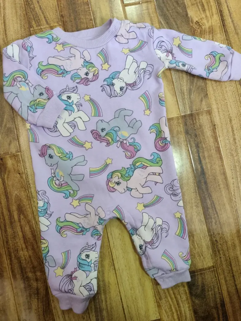 Enterito unicornio bebé