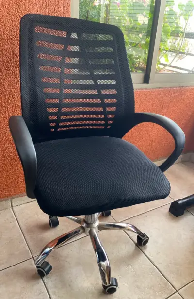 Silla de oficina ergonómica negra - miniatura 1
