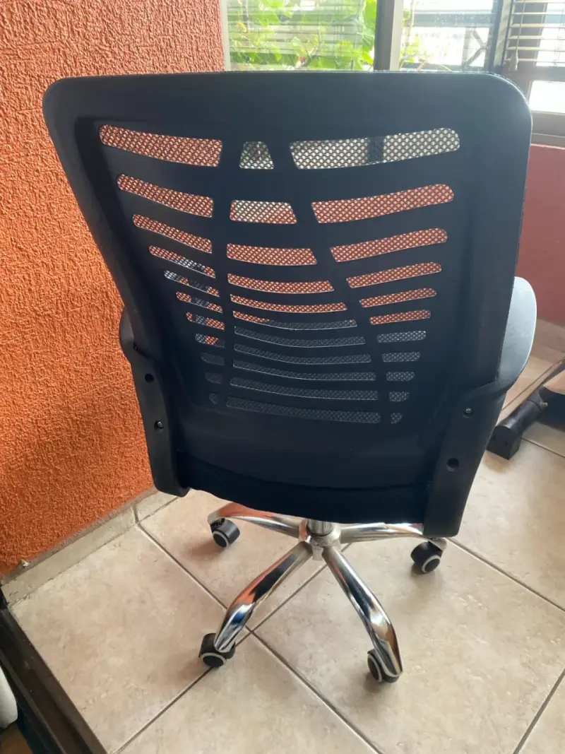 Silla de oficina ergonómica negra - 4