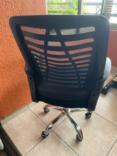 Silla de oficina ergonómica negra - miniatura 4