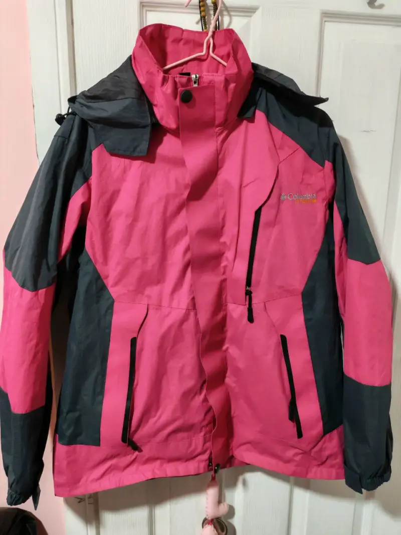 Chaqueta rosa y negra