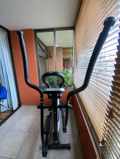 Bicicleta elíptica compacta - miniatura 1