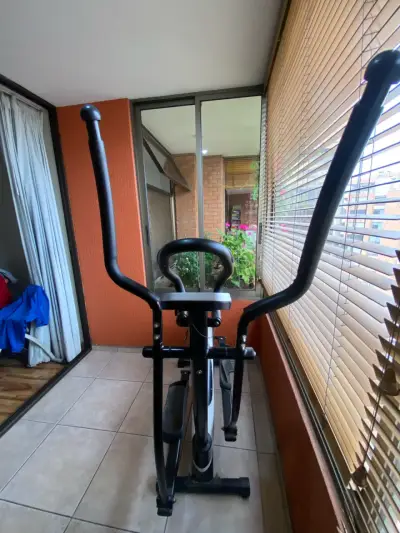 Bicicleta elíptica compacta - miniatura 2