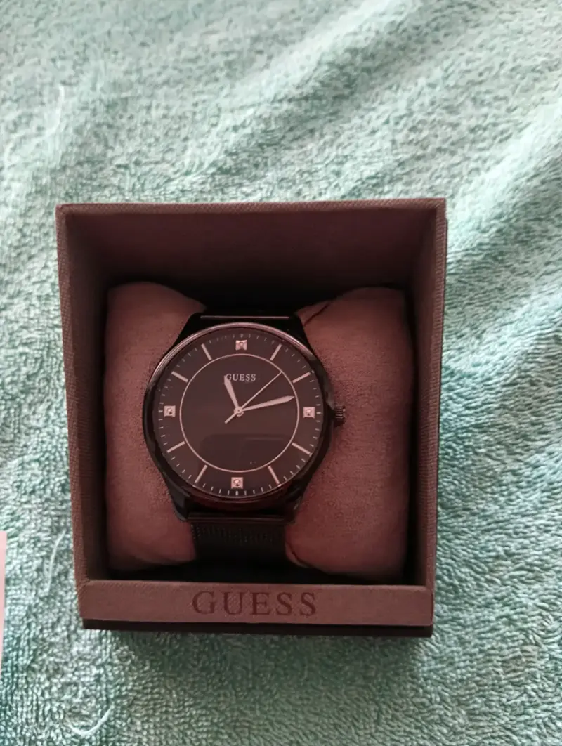 Reloj Guess negro elegante - 1