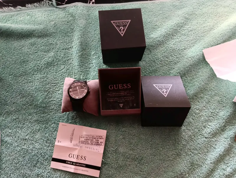 Reloj Guess negro elegante - 2
