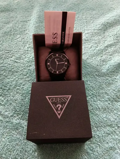 Reloj Guess negro elegante - miniatura 4