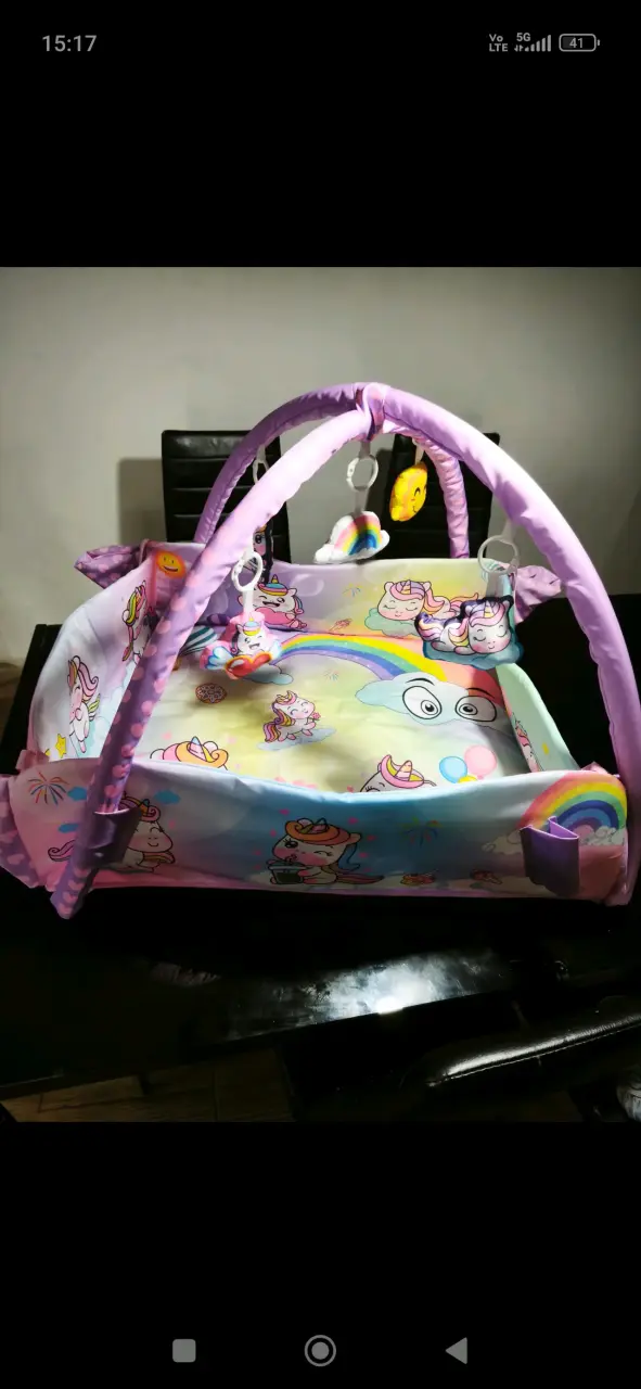 Gimnasio de bebé con unicornios
