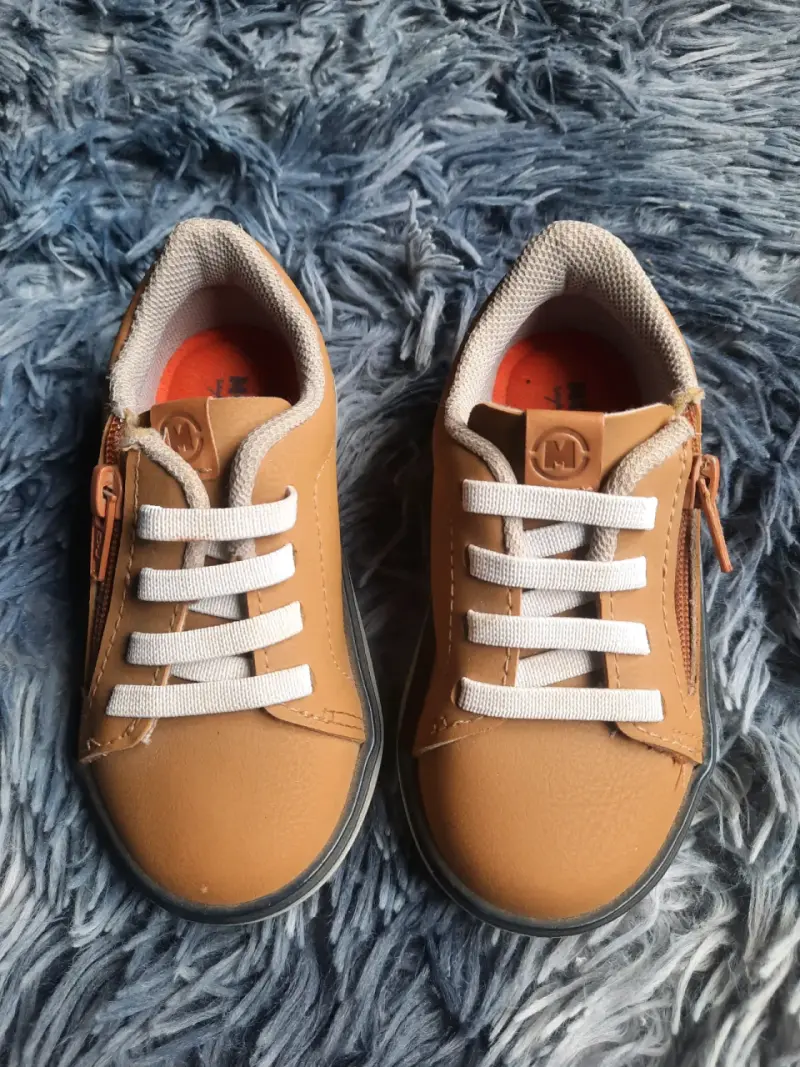 Zapatos infantiles marrones con cierre - 3