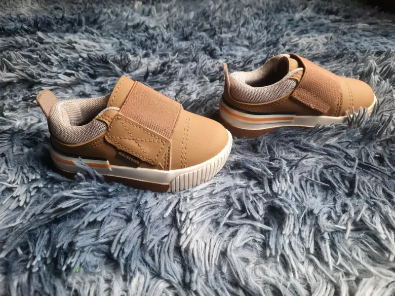 Zapatos infantiles marrones con cierre - 1