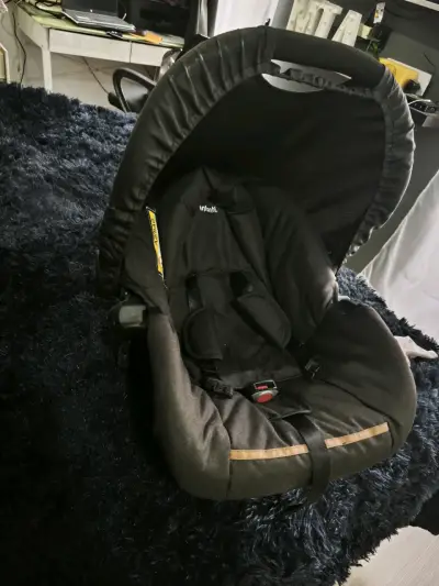 Silla de auto para bebé negra - miniatura 1