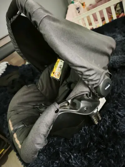 Silla de auto para bebé negra - miniatura 3