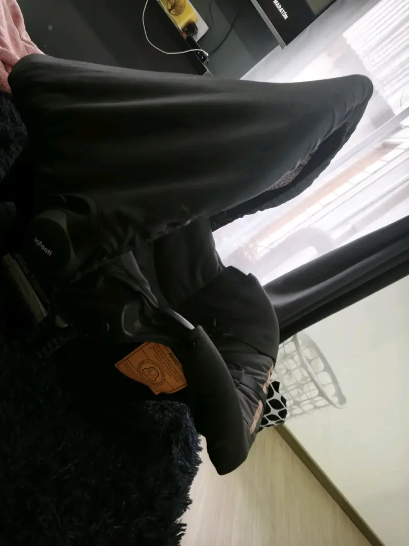 Silla de auto para bebé negra - 4