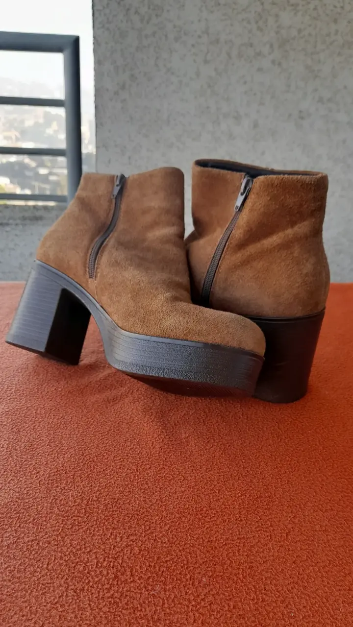 Botines de gamuza café - 3