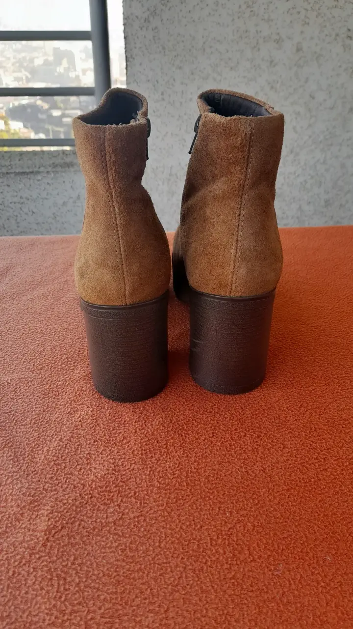 Botines de gamuza café - 6