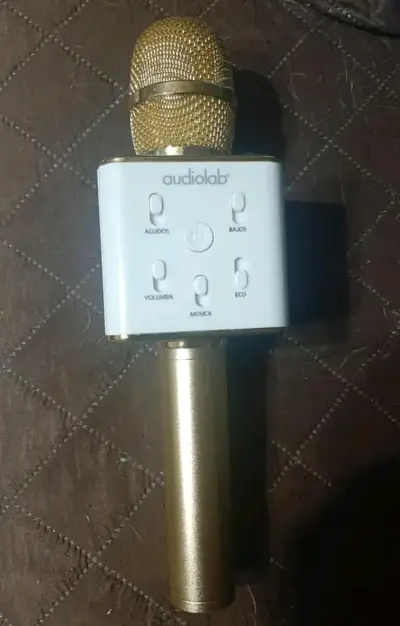 Micrófono karaoke dorado con estuche - miniatura 4