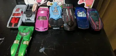 Pista de autos con cinco coches - miniatura 3