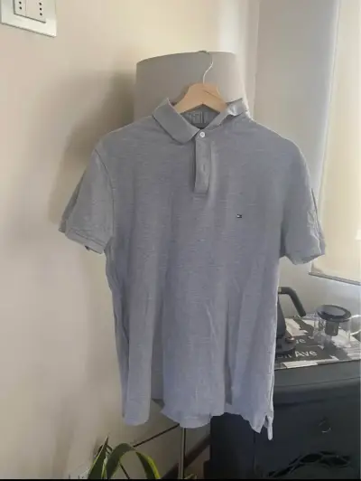 Polera polo gris Marca Tommy Hilfiger - miniatura 1