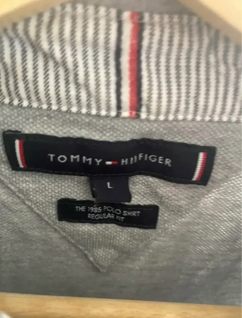 Polera polo gris Marca Tommy Hilfiger - 2