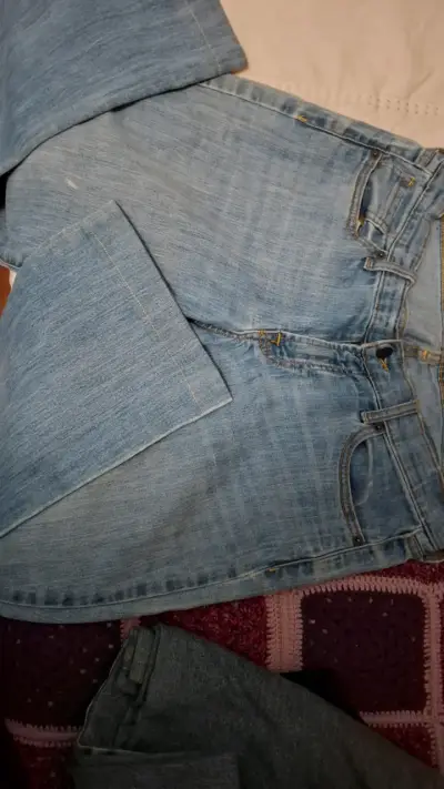 Jeans azules clásicos - miniatura 2