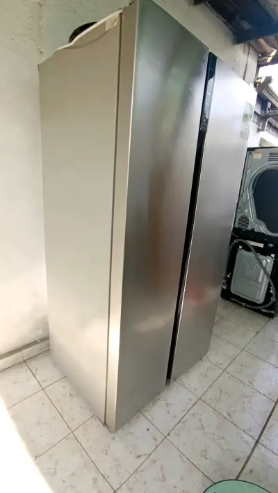 Refrigerador side-by-side plateado - miniatura 1
