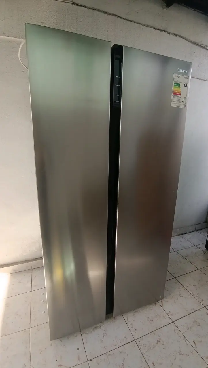 Refrigerador side-by-side plateado - 2