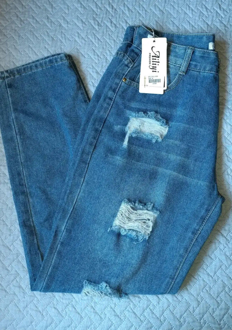 Jeans azules con roturas