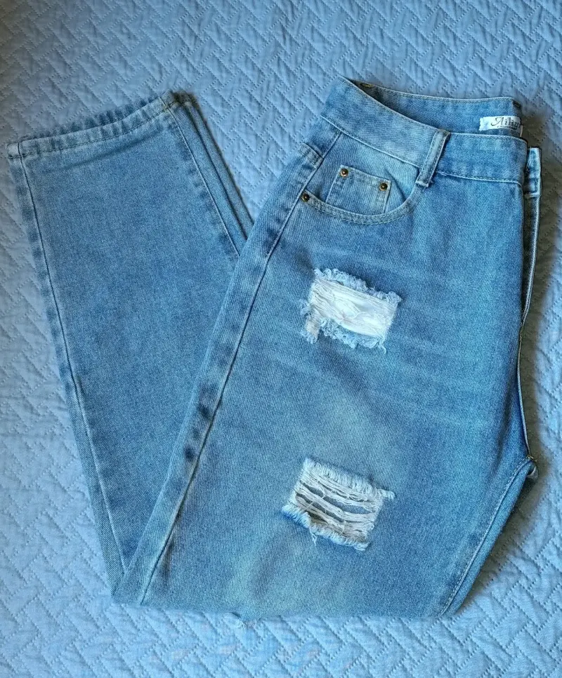Jeans azules desgastados