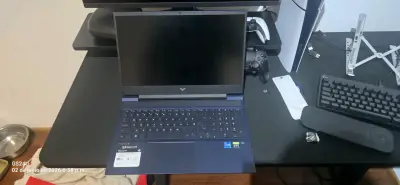 Laptop HP Victus negra - miniatura 1