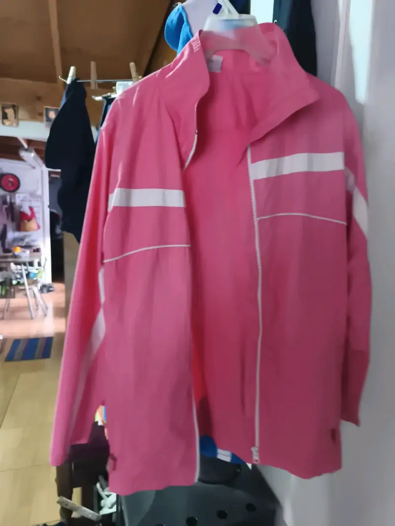 Chaqueta deportiva rosa - 1