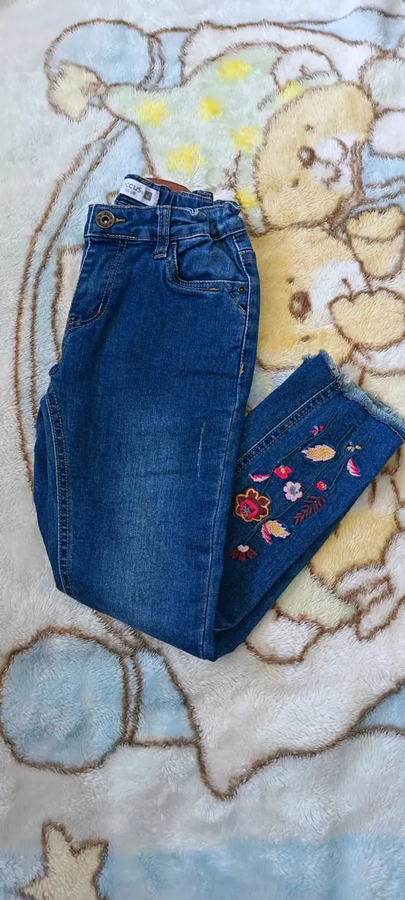 Jeans bordados para niña - 1