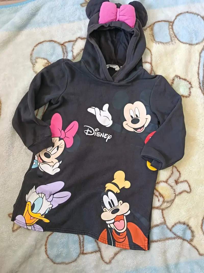 Polerón infantil Disney negro talla 6 - 1