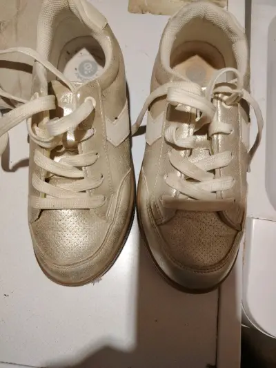Zapatillas doradas brillantes - miniatura 1