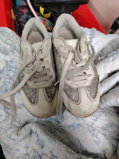 Zapatillas doradas brillantes - miniatura 4