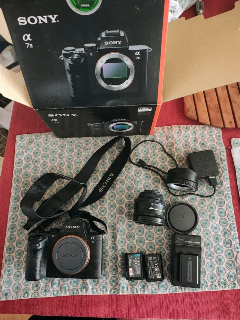 Cámara Sony A7II con accesorios