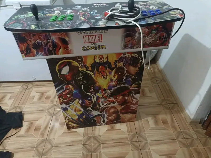 Consola de juegos negra con dos mandos - 2