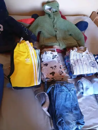 Ropa infantil variada - miniatura 3