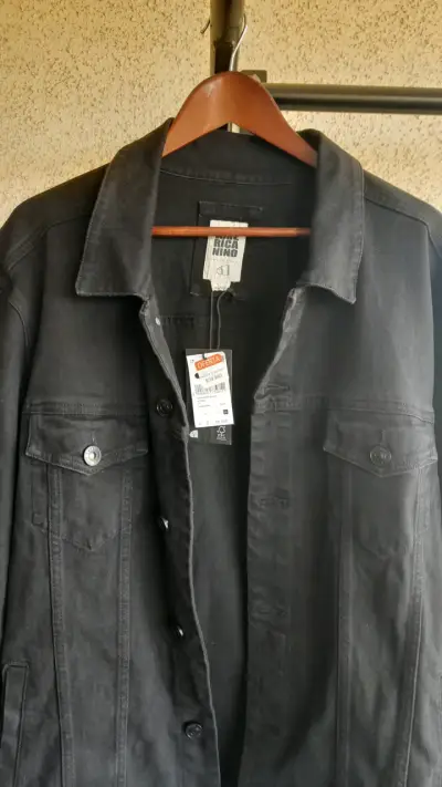 Chaqueta negra de mezclilla - miniatura 4
