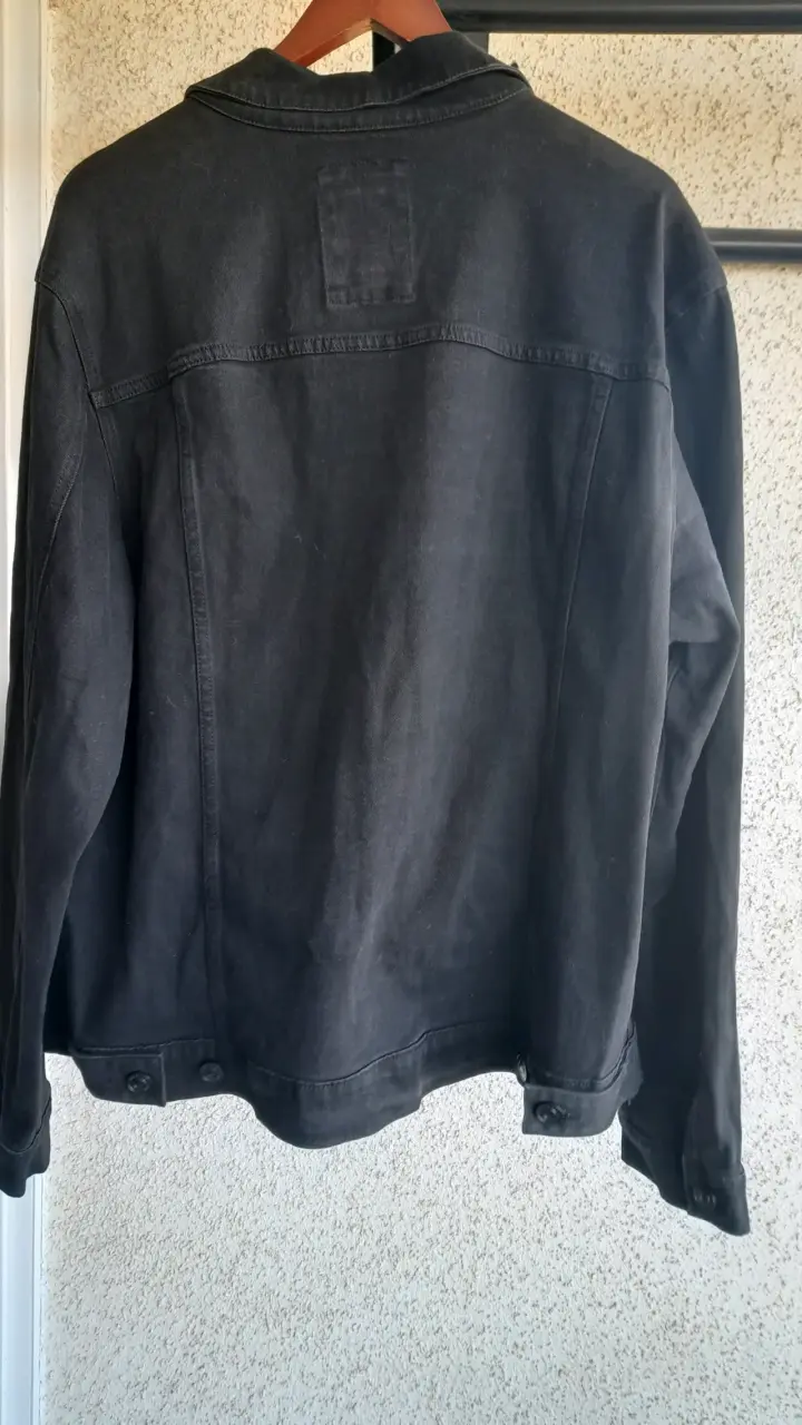 Chaqueta negra de mezclilla - 5