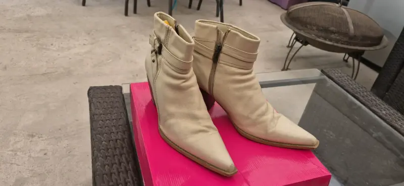 Botines beige con tacón