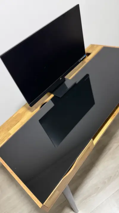 Monitor 27 Pulgadas + Escritorio - miniatura 2