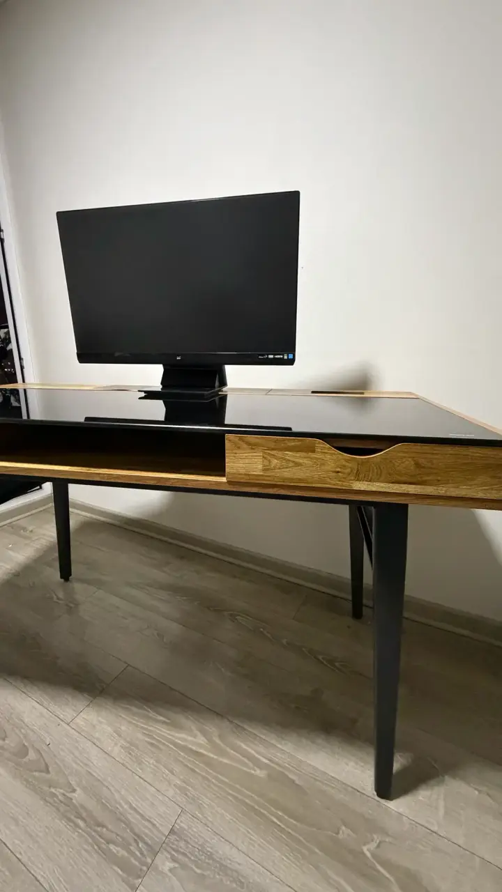 Monitor 27 Pulgadas + Escritorio - 3