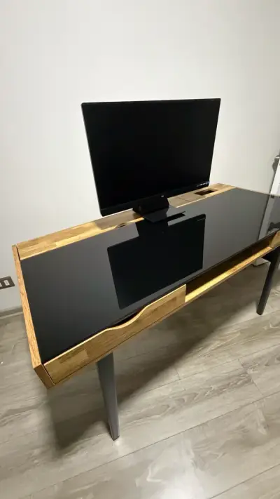 Monitor 27 Pulgadas + Escritorio - miniatura 4