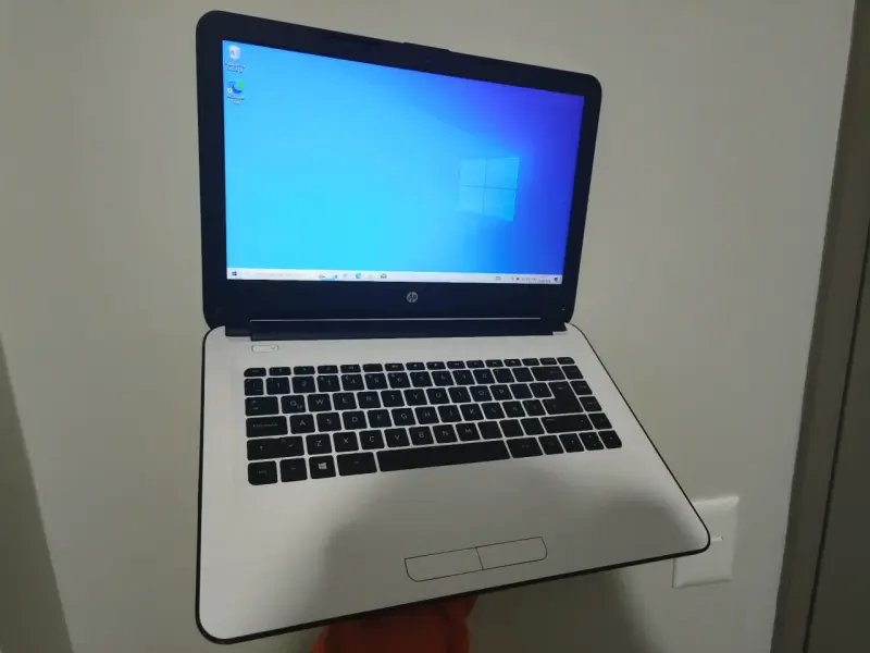 HP Intel i3 / 8GB RAM / 256GB SSD - 2