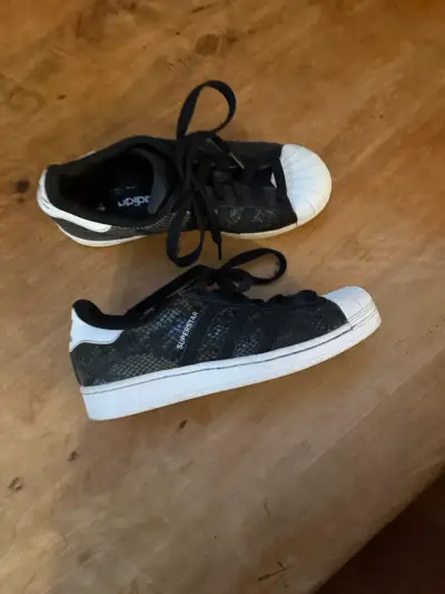 Zapatillas negras adidas Superstar - miniatura 1