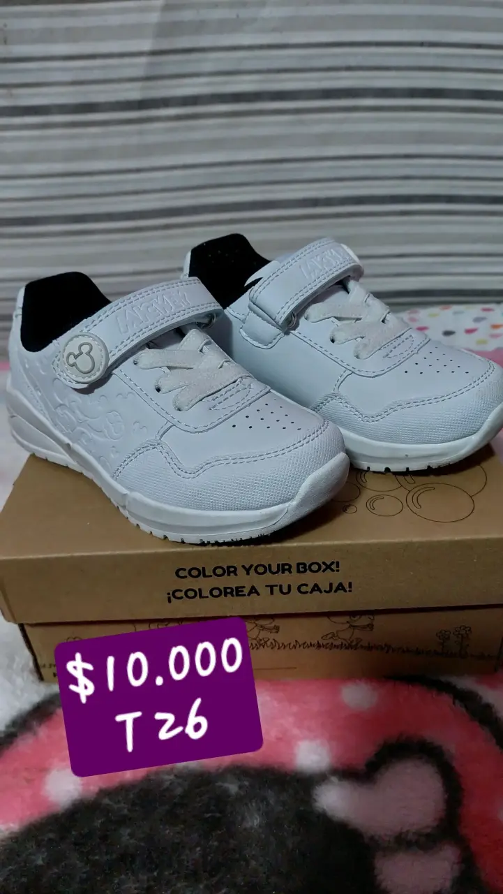 Zapatillas blancas para niño T26