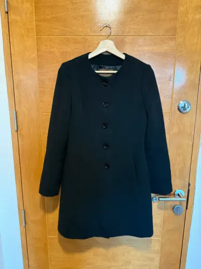 Abrigo negro elegante - miniatura 1