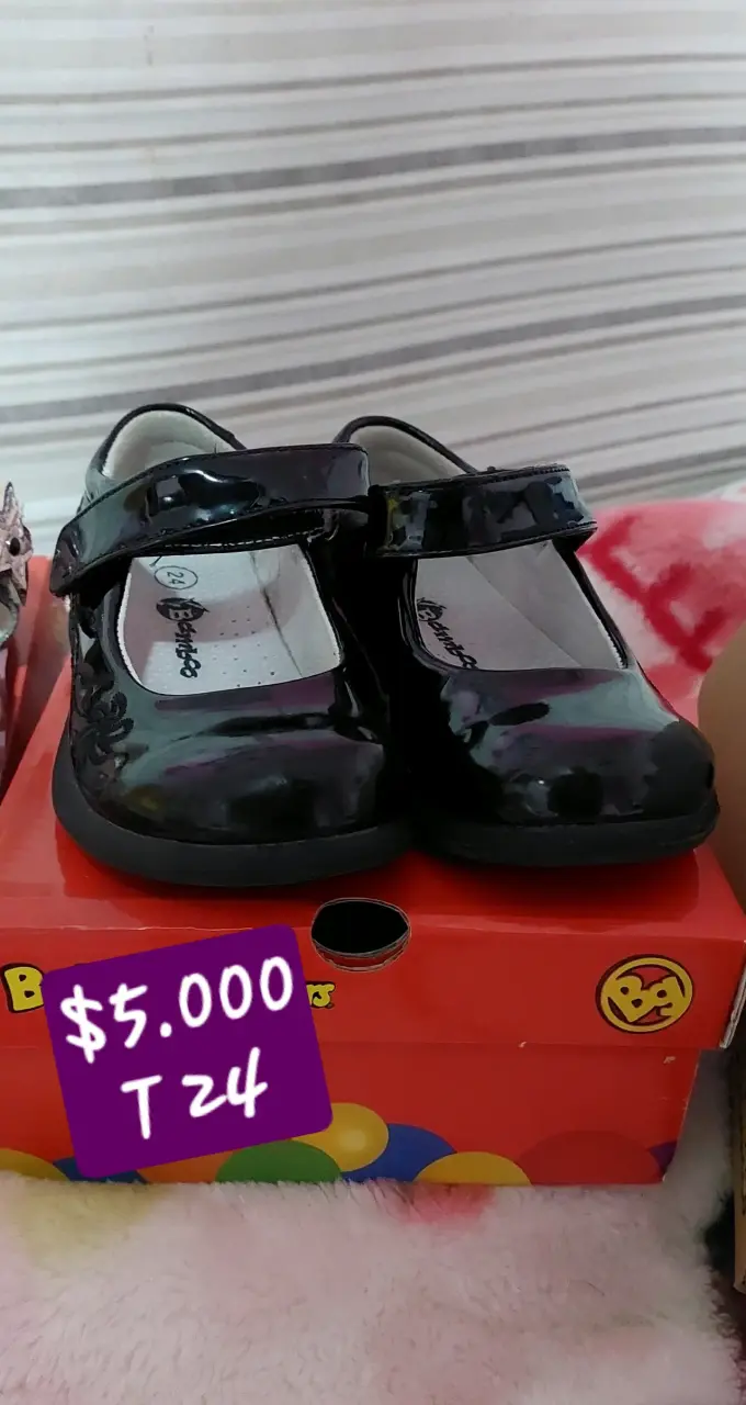 Zapatos negros de charol T24