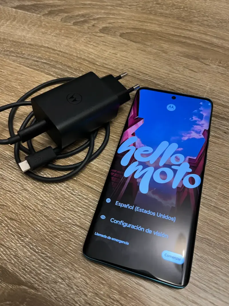 Motorola Edge 40 Neo con cargador - 1